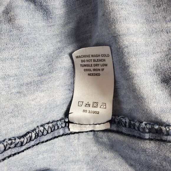 Vanity Women’s Denim Chambray Button Down Shirt Size S Long Sleeve Western Style - Picture 6 of 8